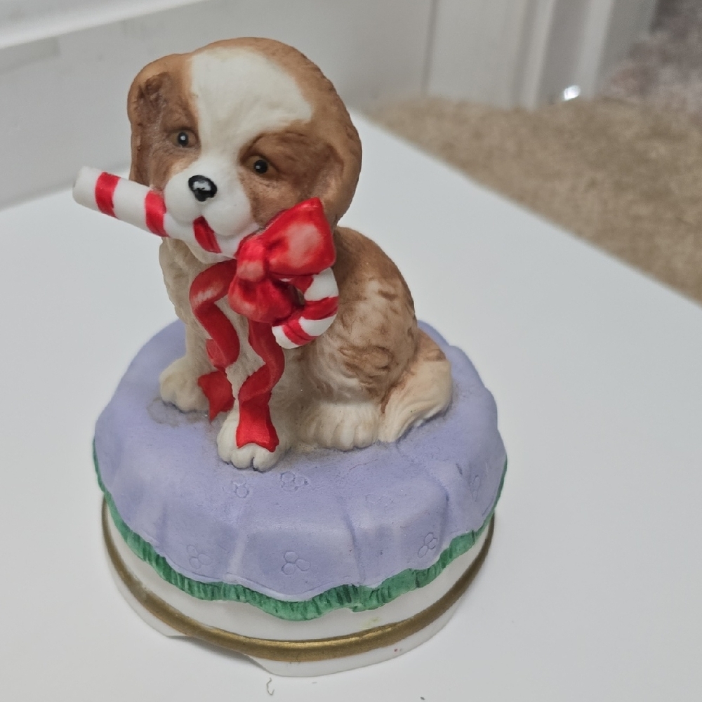 VINTAGE Enesco Wind Up Musical We Wish You A Merry Christmas Dog With Candy Cane